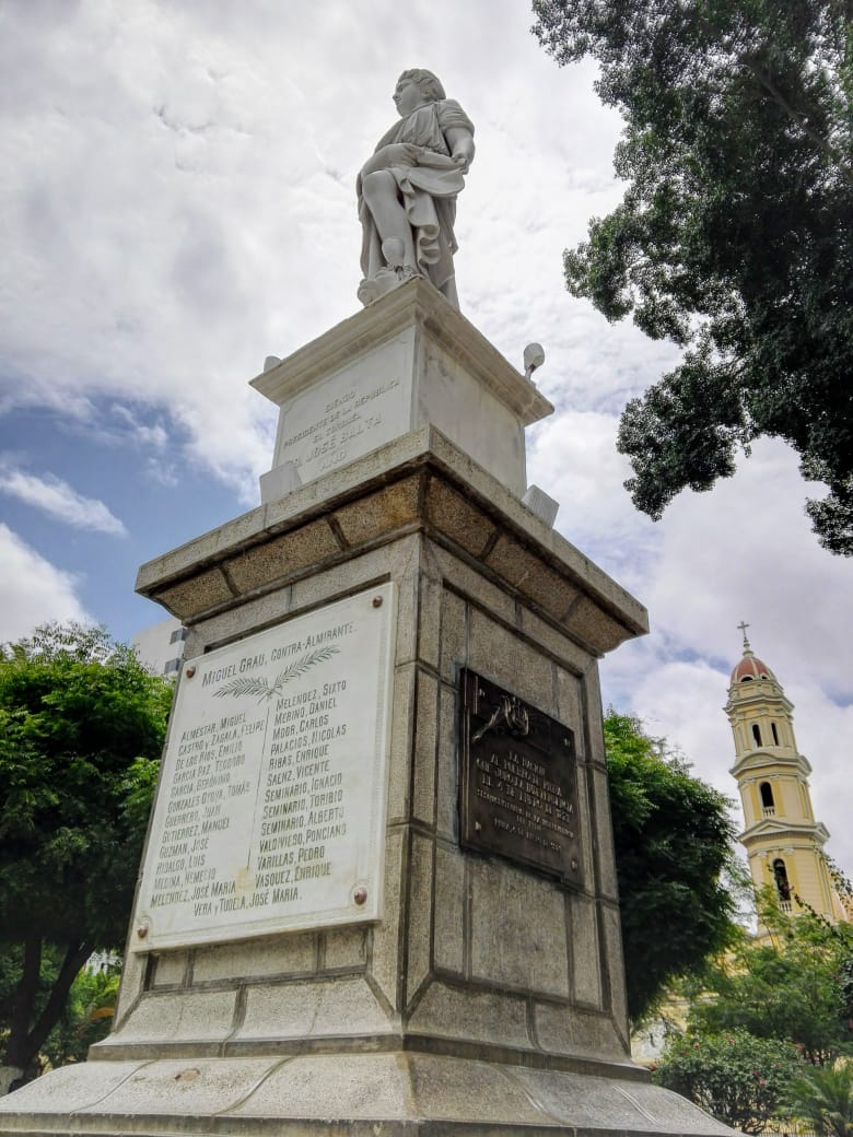 Alegoría a la Libertad, monumento central de la Plaza de Armas de Piura, Piura, Perú